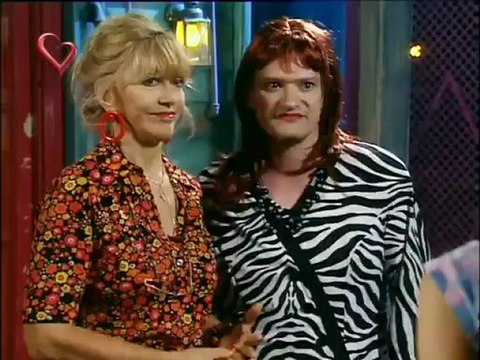 Sos Mi Vida capitulo 6, Quique bisexual