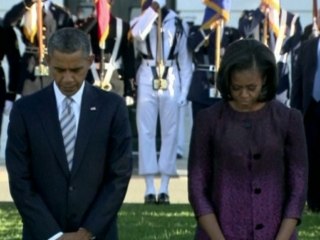 Obama observes moment of silence on 9-11 anniversary