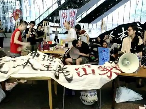 Scuffles as Hong Kong evicts Occupy protesters