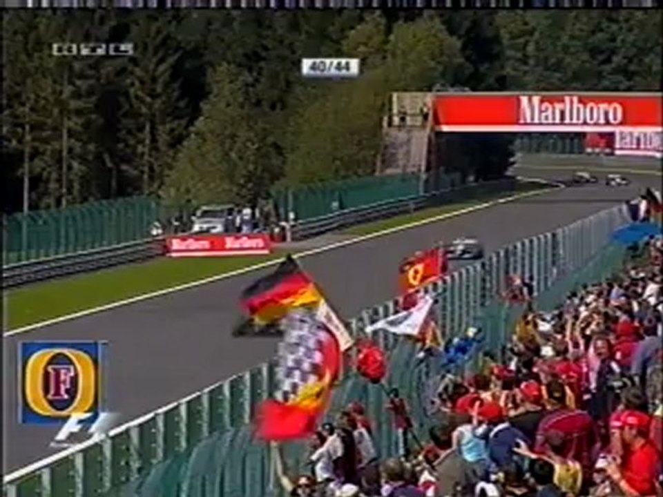Spa 2004 Kimi Räikkönen overtaking Michael Schumacher in Eau Rouge