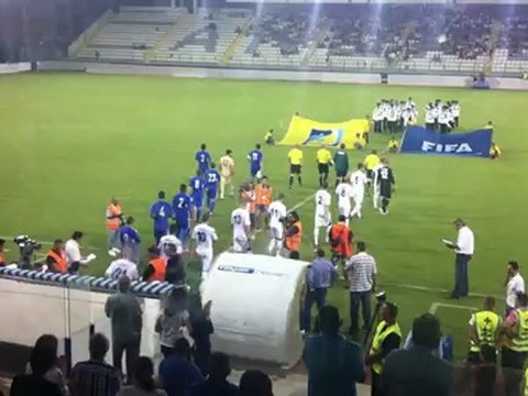 Η είσοδος των ομάδων στο γήπεδο