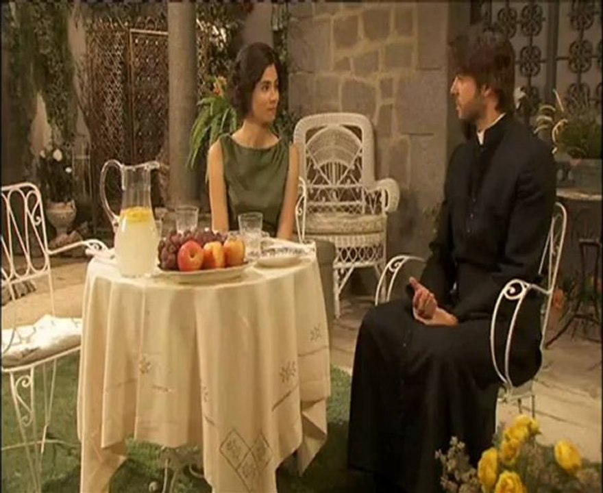 MARTIN Y MARIA ESPERAN A FERNANDO EN EL JARDIN ESDPV 11-09-2012