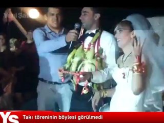 Şaşırtan takı töreni