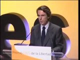 Aznar entrega al Rey el premio 