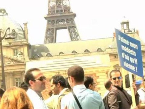 Les médecins à diplome étranger manifestent pour leurs droits