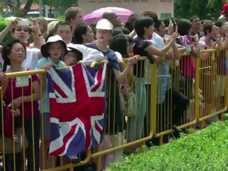 William et Kate visitent une usine Rolls-Royce à Singapour