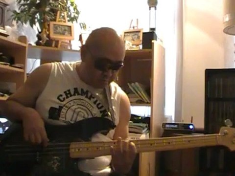 Beat it Michael Jackson basscover Bob Roha