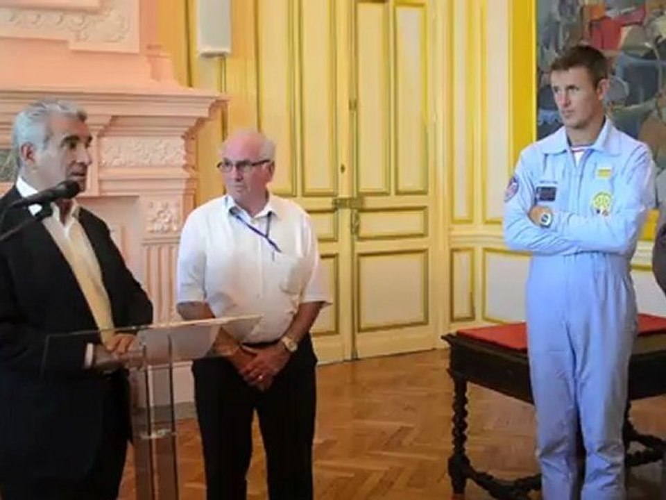 Meeting aérien : réception à la marie de Tarbes avec la Patrouille de France