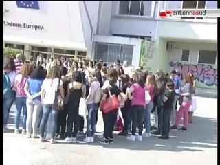 Télécharger la video: TG 12.09.12 Brindisi, le ragazze al Morvillo Falcone ricordando Melissa