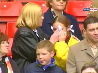 Cameron özür diledi