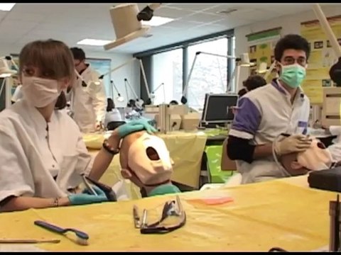 Les enseignements pratiques à la Faculté de Chirurgie dentaire