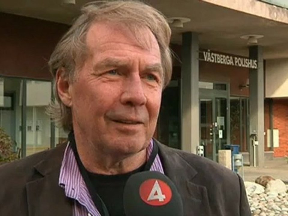 Man robbed on subway tracks then hit by train