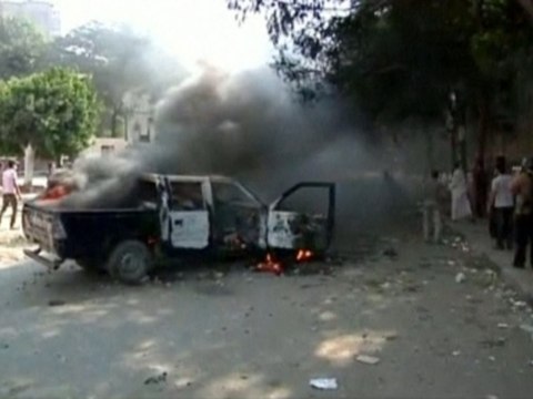 Demonstrators set police car on fire in Cairo