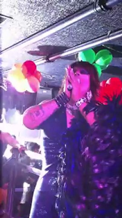 Show the café at Castro