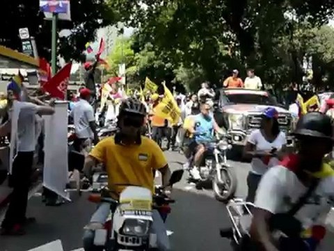 Capriles reta Chávez a debate