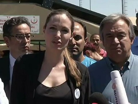 Turquie: Jolie impressionnée des conditions d'accueil des réfugiés syriens