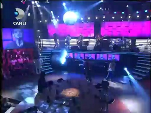 Disko Kralı Canlı Performans - Mor ve Ötesi - Camgezer