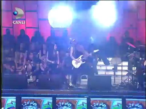 Disko Kralı Canlı Performans - Kırmızı - Çekilin Başımdan