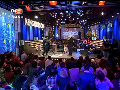 Disko Kralı - 2011'in Medya Olayları 1.Bölüm