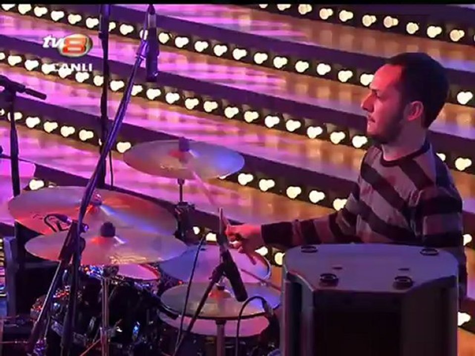 Disko Kralı Canlı Performans - Halil Sezai - Paramparça