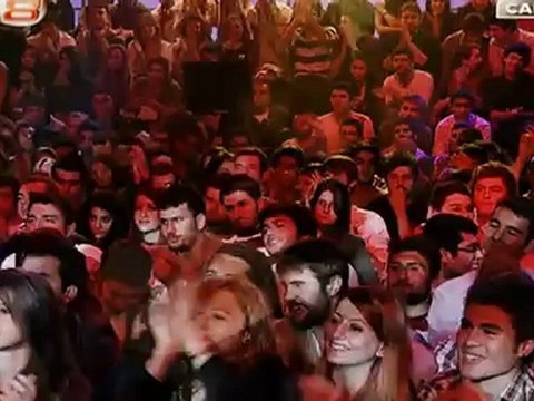 Disko Kralı Canlı Performans - Yavuz Bingöl & İsmail Altunsaray - Beyaz Giyme Söz Olur