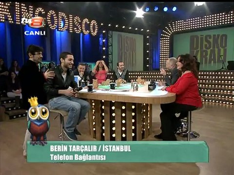 Disko Kralı - Telefona Bağlanan Kafası Güzel Kız
