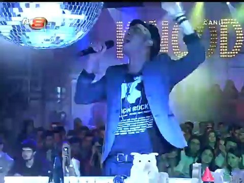 Disko Kralı Canlı Performans - Can Bonomo - Bana Bir Saz Verin