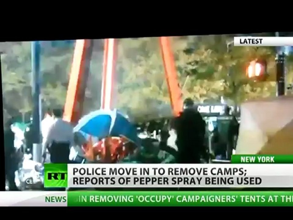 Occupy Wall Street: NYPD raid on camp in Zuccotti park