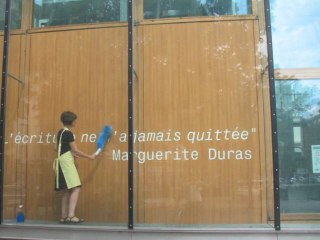 Comment nettoyer une phrase de Marguerite Duras ?