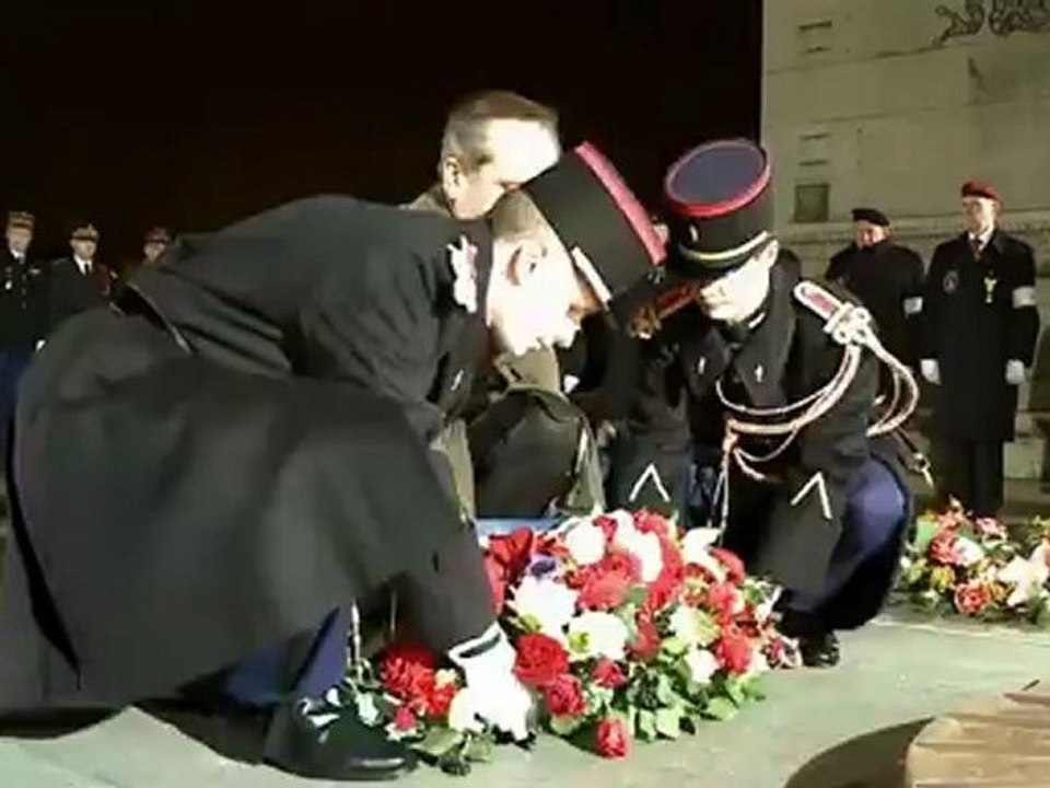 M. Gérard Longuet ravive la flamme du souvenir sous l’Arc de Triomphe