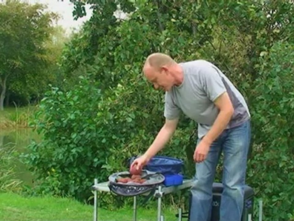 Fishing and feeding groundbait for carp, bream, roach and tench