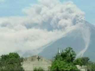 Thousands flee Guatemala volcano