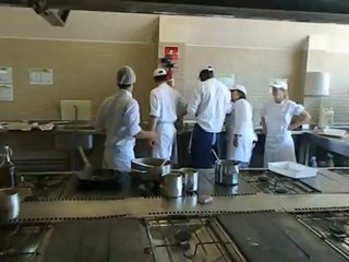 LES APPRENTIS AUX FOURNEAUX