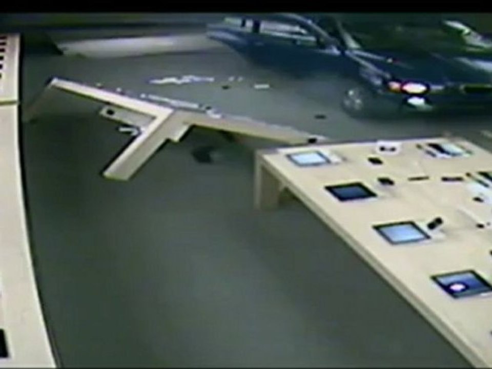 Apple store iPhone and iPad burglary surveillance footage