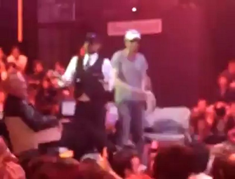 Disko Kralı - Okan ve Özgür'den Popo Dansı