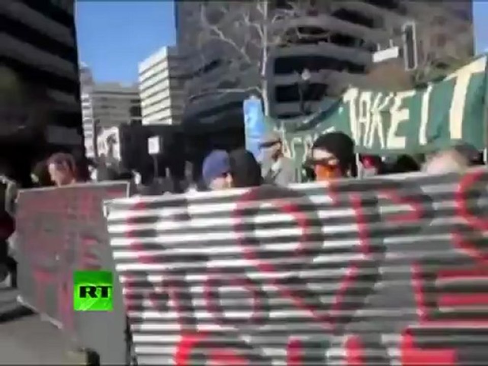 Occupy Oakland video: Police use flashbangs & tear-gas against protesters