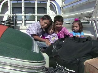 الجيش التركي واللاجئون في لعبة كر وفر عند الحدود السورية