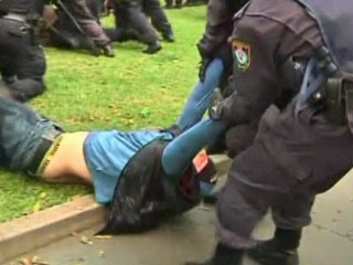 Film protesters scuffle with Sydney police