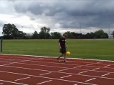 Insolite : il bat le record du monde de la plus longue distance en jonglant !