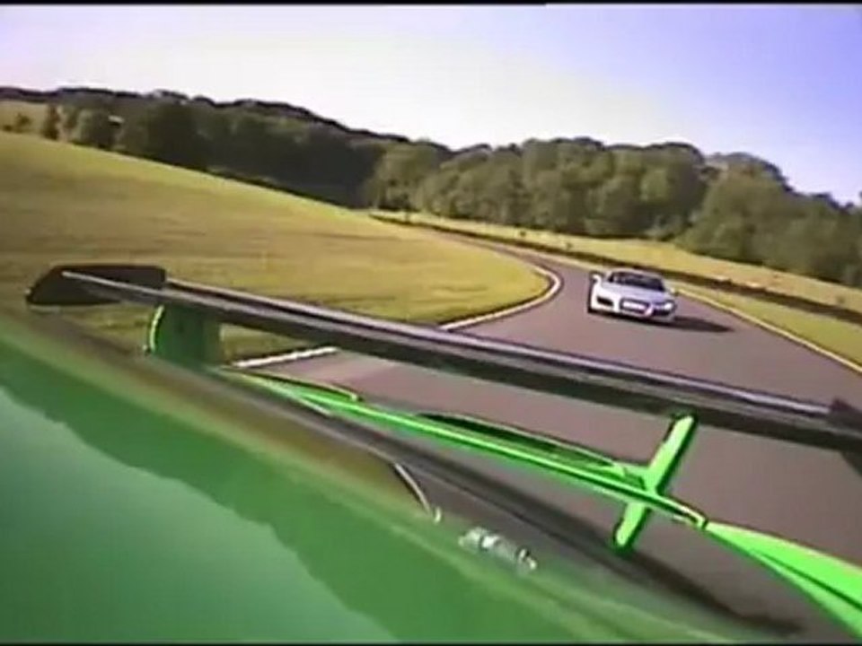 Audi R8 chases a Porsche 911 GT3 RS (2008)