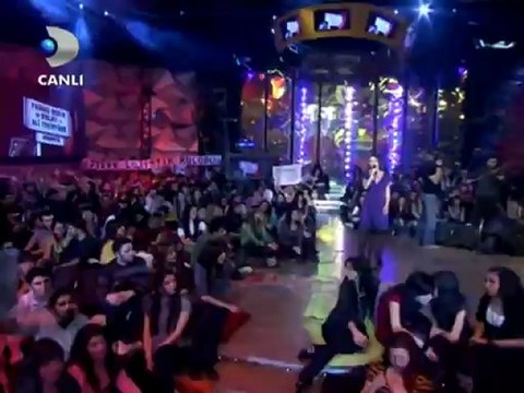 Fairuz Derin Bulut - Acı Gerçekler (Disko Kralı performansı)