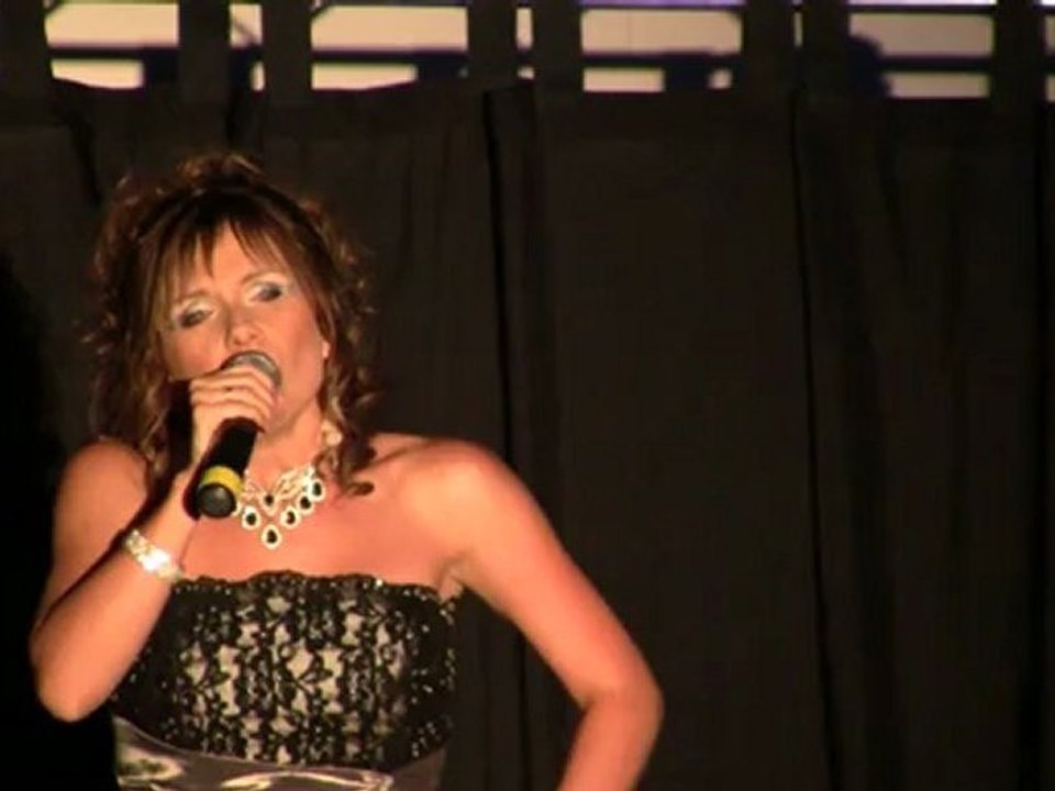 I  Will Alwas Love You    par Charlotte   à IZON.  HD 1080P