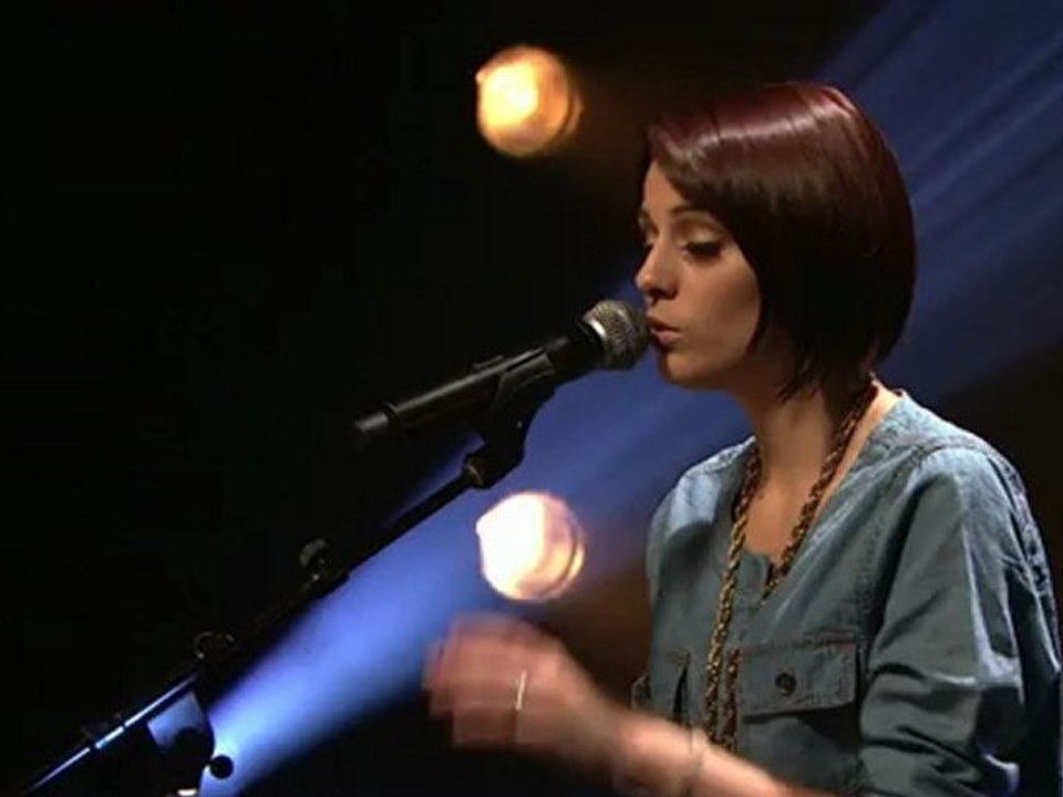 Cher Lloyd - I Don't Trust Myself (With Loving You) (AOL Sessions)