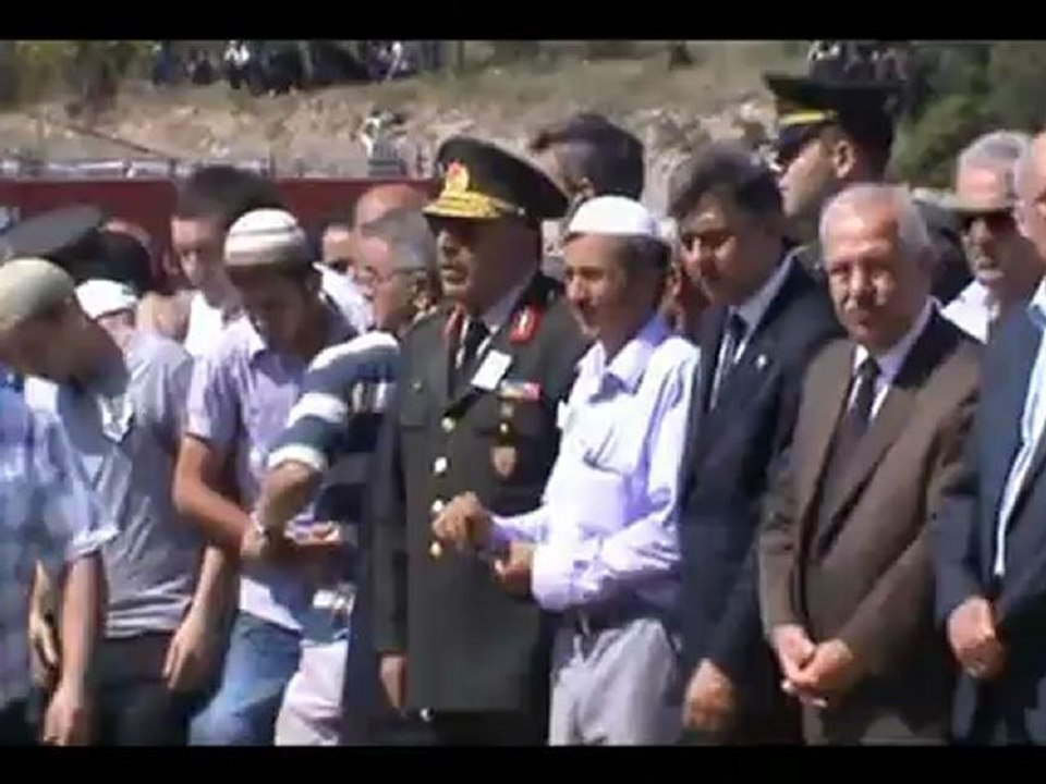Şehidimizi binlerle uğurladık..
