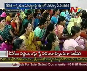 CM Kiran interacts with mahabubnagar people in Indiramma Bata 02