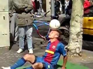 Fenomeno fa numeri nella rambla a Barcellona