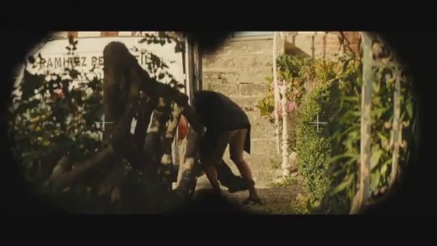 The Family - Paying The Plumber - Robert De Niro, Michelle Pfeiffer