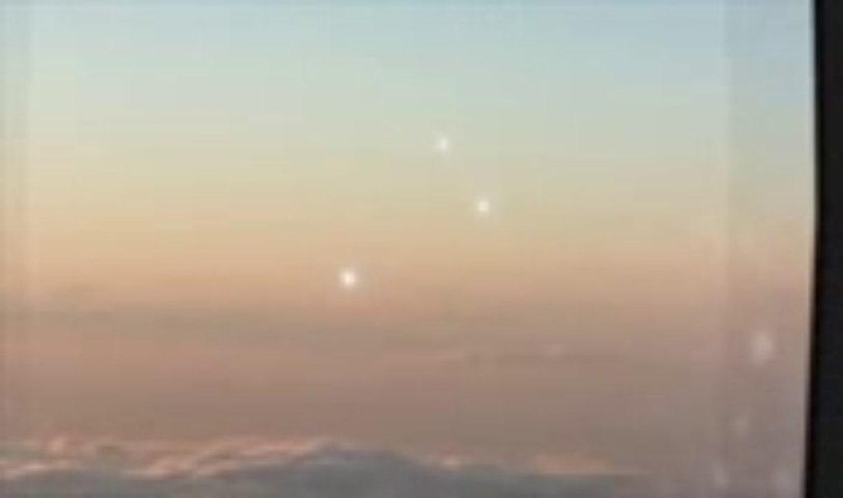UFO Filmed From Airplane Over Atlanta GA, USA On 06 02 2013 [Video]