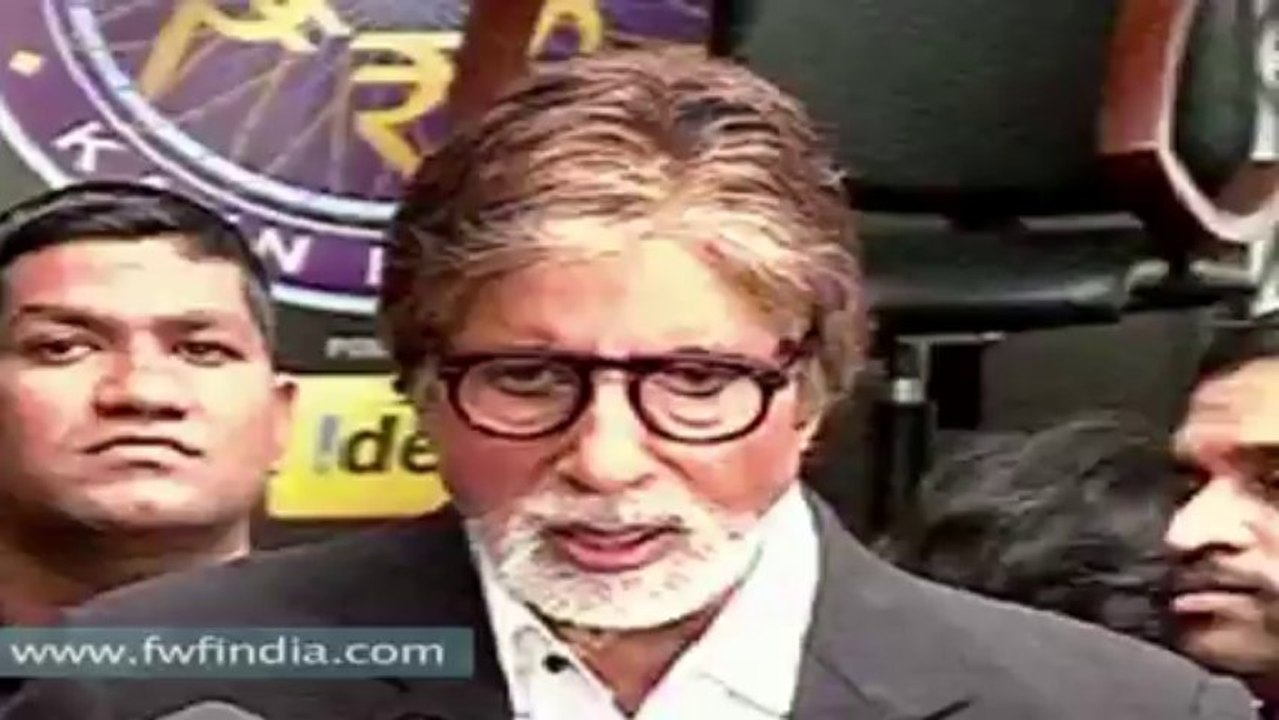 Raw:BIG B UNVIELS KBC HOT SEAT AAPKE SHEHAR VANA