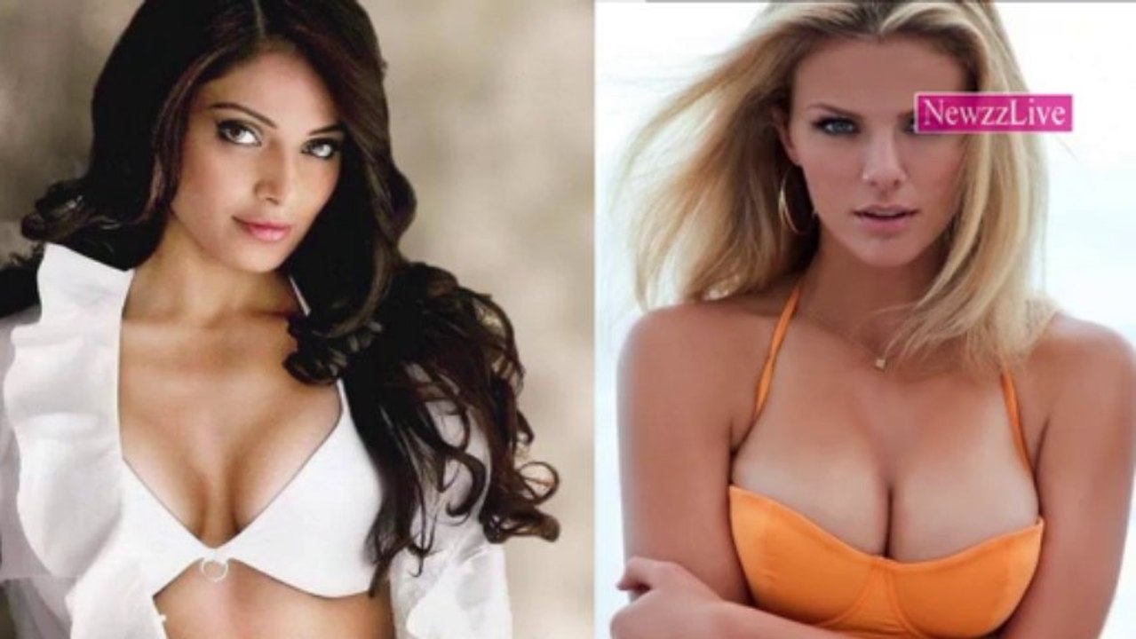 Bipasha Basu Hot Bikni Babes